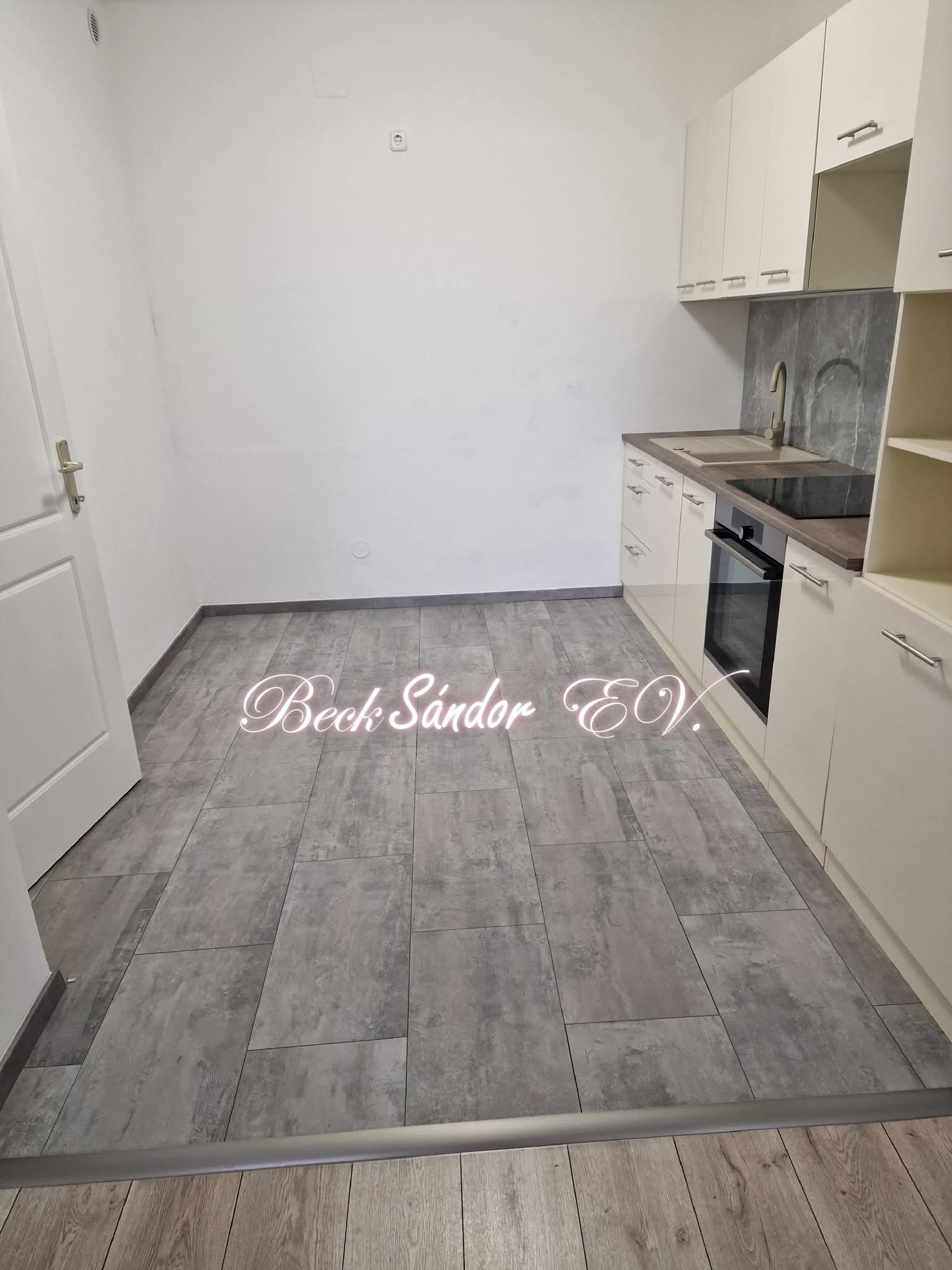 Beck Sándor munka közben - lakásfelújítás Hajdú-Biharban