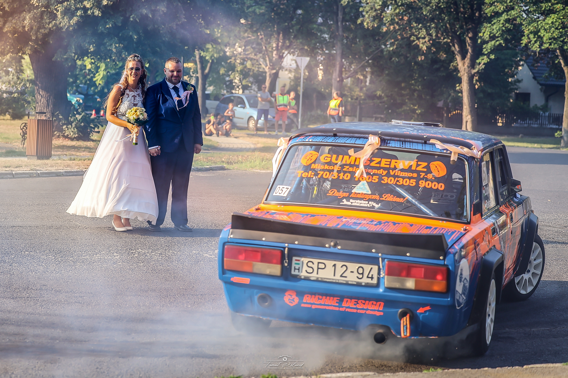 Esküvői fotó – rally autó