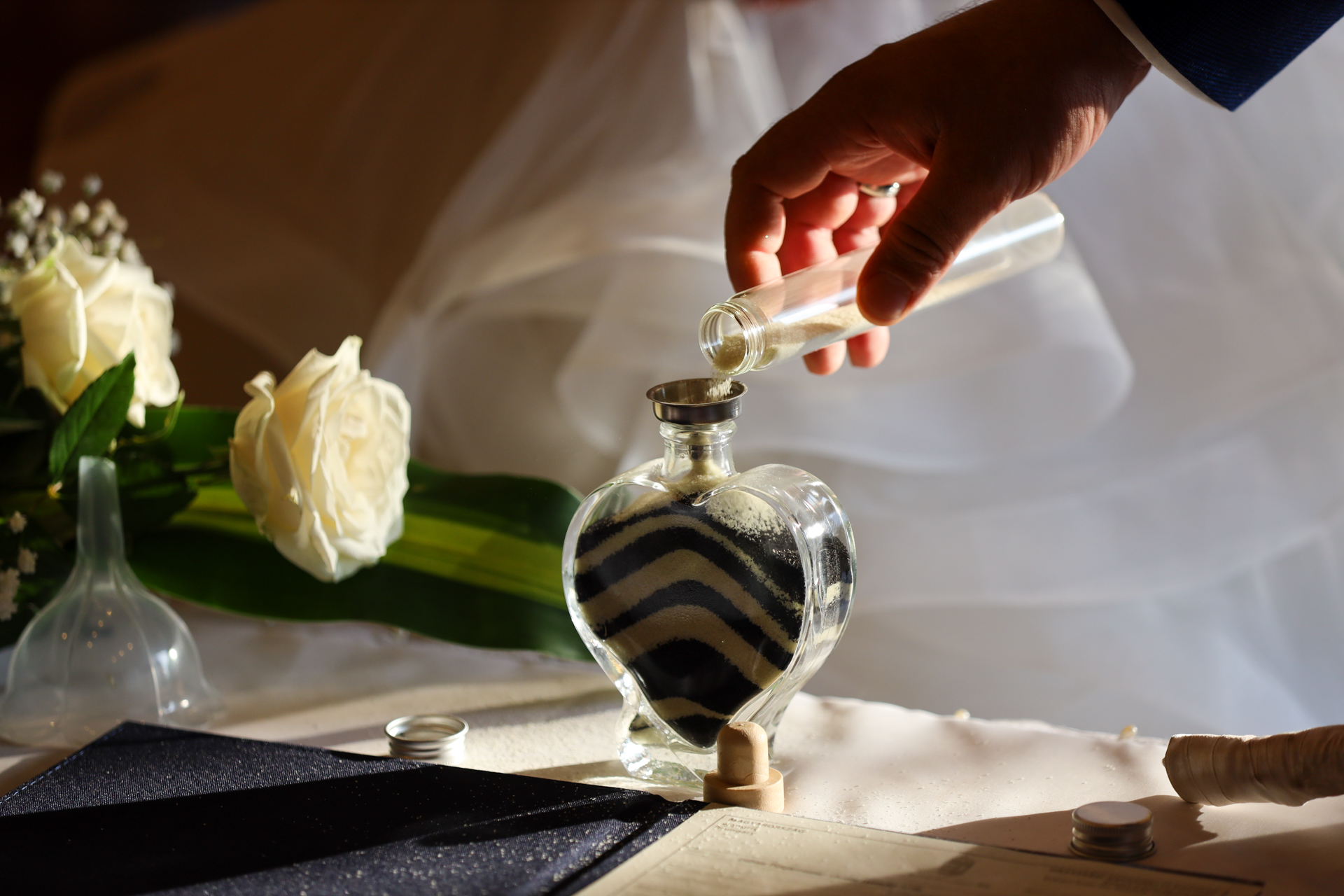 Esküvői fotó – homoköntés ceremónia