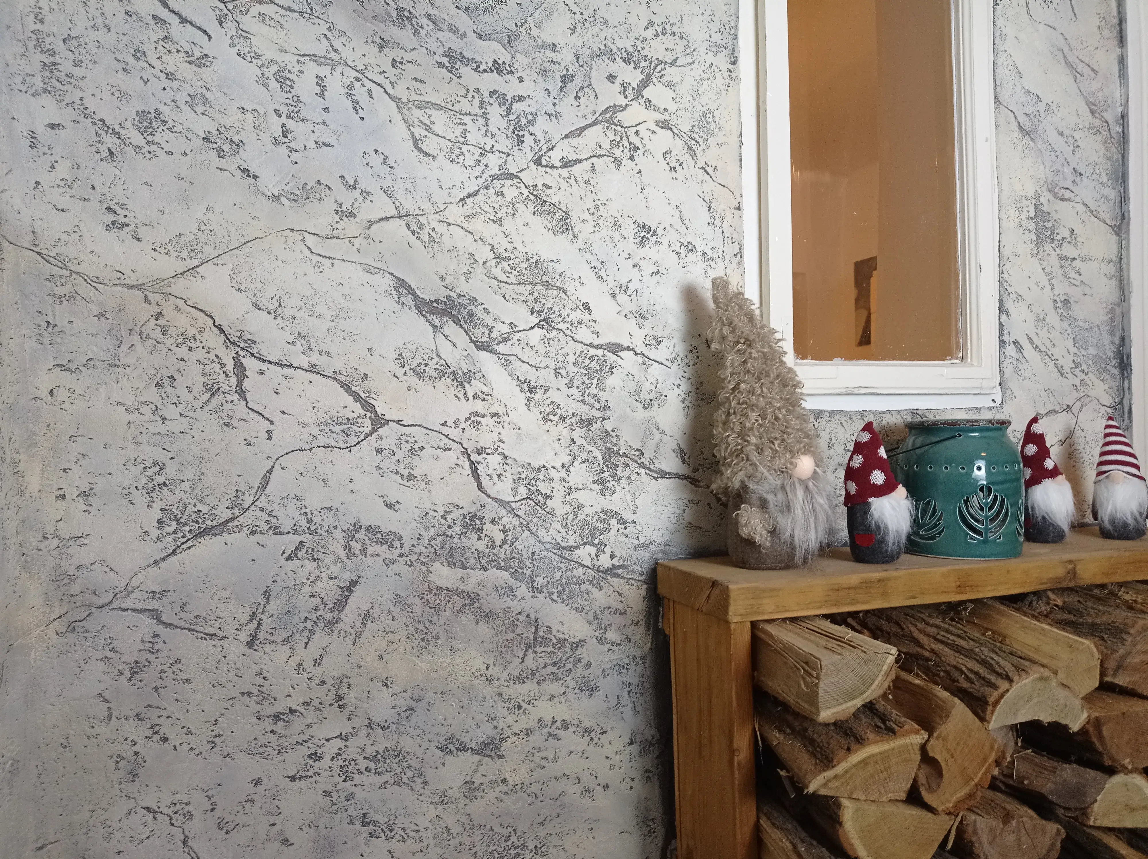 Művészi faldíszítés arany figurális ábrázolással