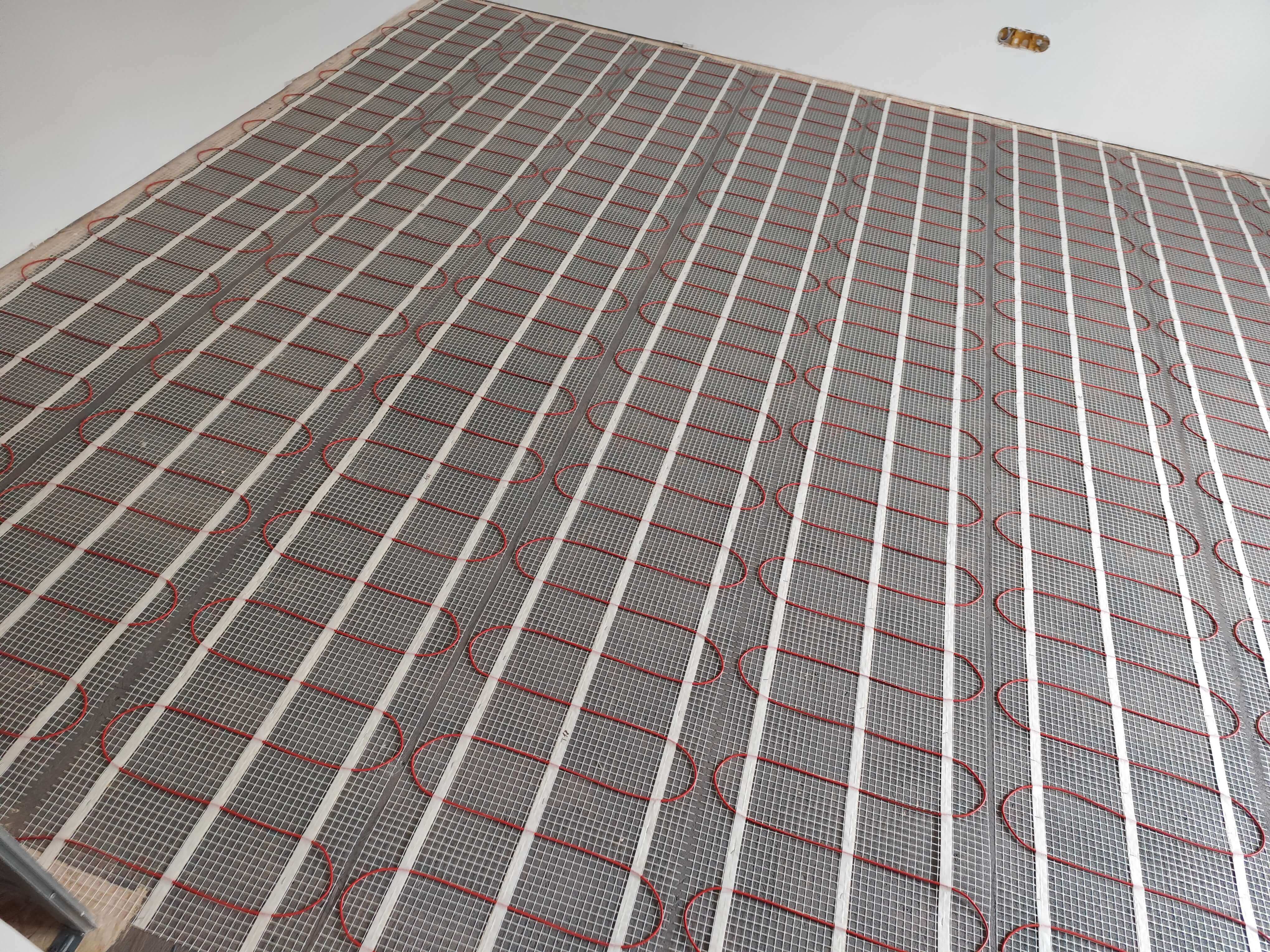 NOBO termosztát csempe mögött